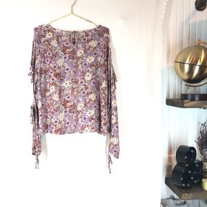 Cold Shoulder/Cut Out Floral Ladies Top XL